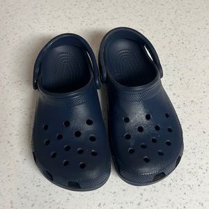 Navy crocs mens 5 womens 7